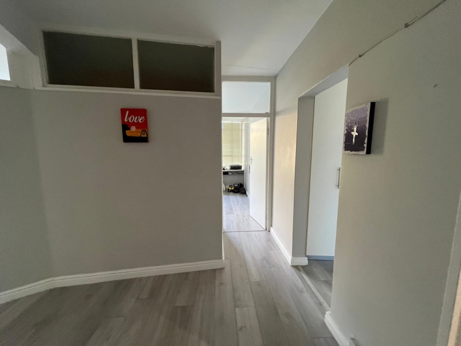 3 Bedroom Property for Sale in Vredehoek Western Cape